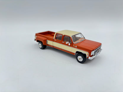 1/64 Chevrolet Silverado Dually 1975 (Brown/Tan)