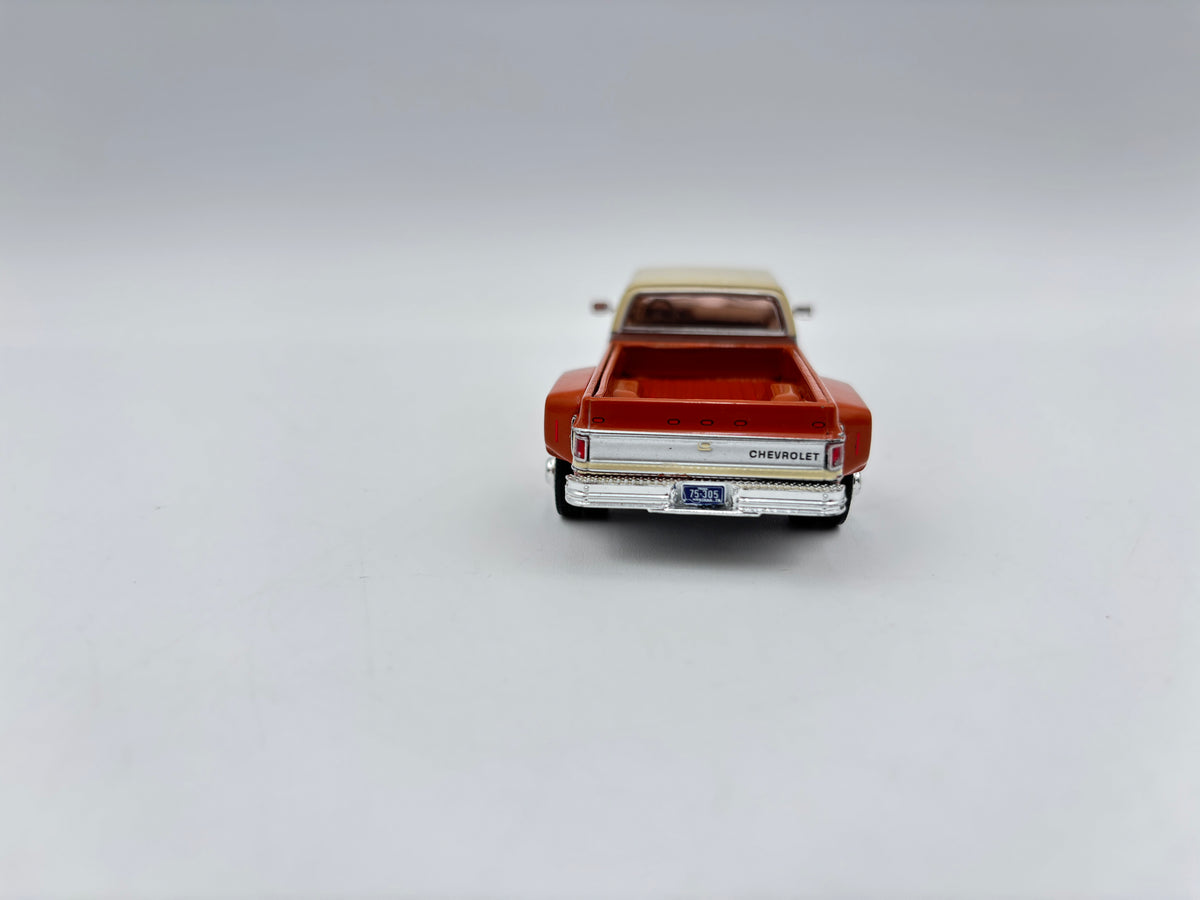 1/64 Chevrolet Silverado Dually 1975 (Brown/Tan)