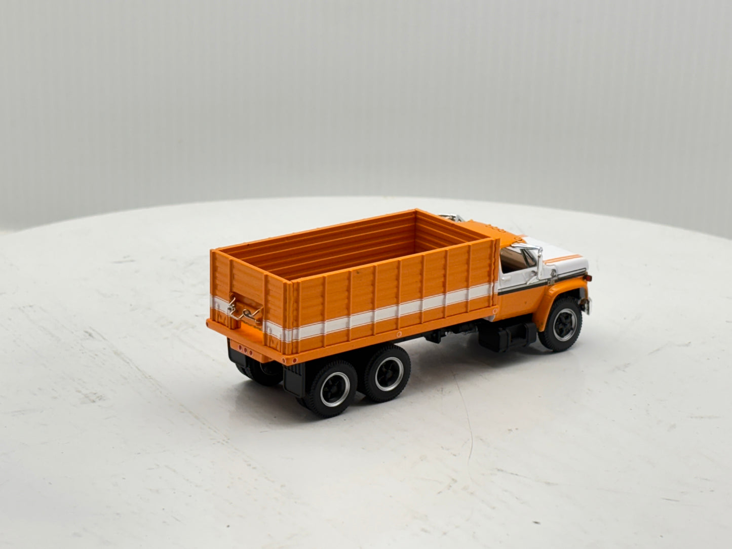 1/64 Chevrolet C65 Tandem Orange