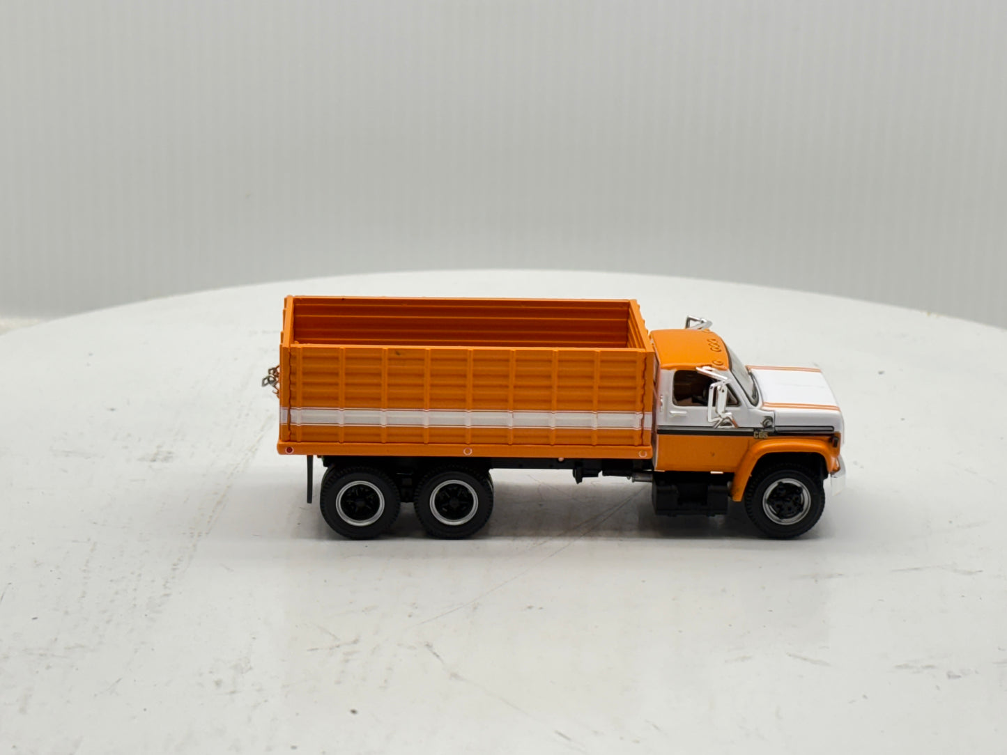1/64 Chevrolet C65 Tandem Orange