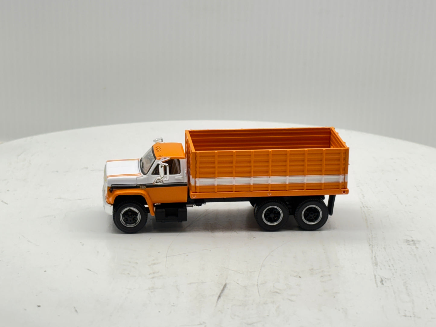 1/64 Chevrolet C65 Tandem Orange