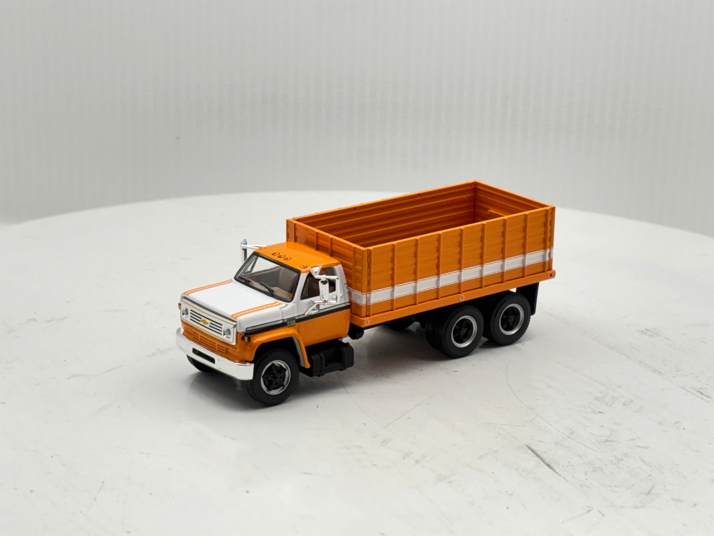 1/64 Chevrolet C65 Tandem Orange