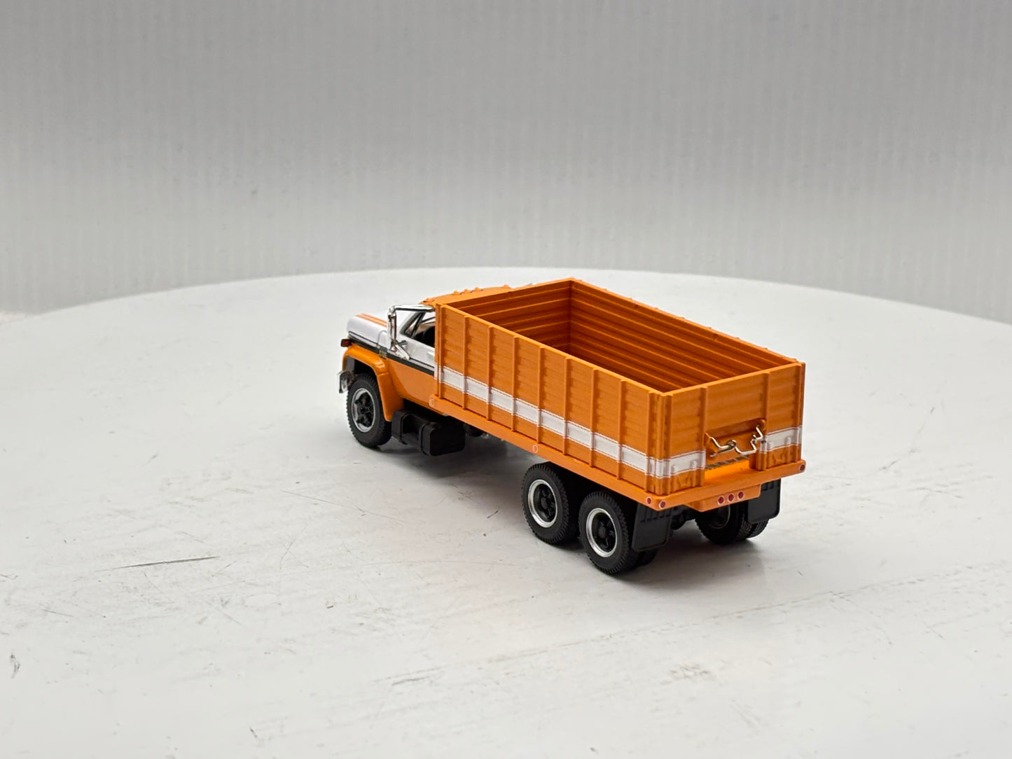 1/64 Chevrolet C65 Tandem Orange