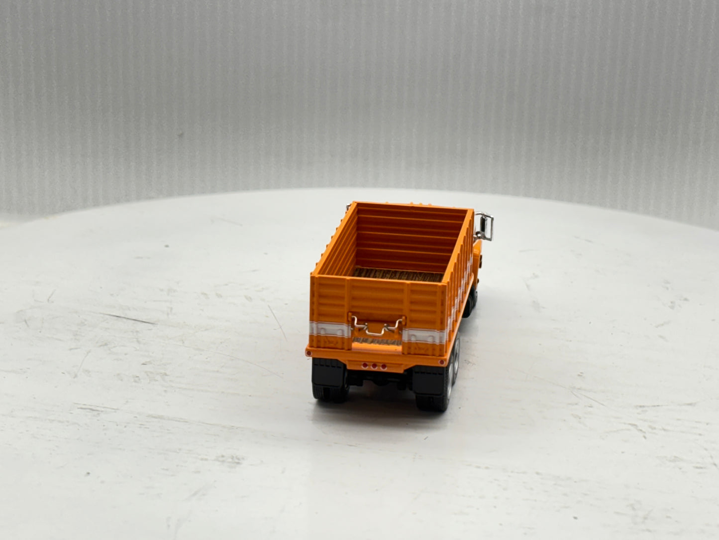 1/64 Chevrolet C65 Tandem Orange