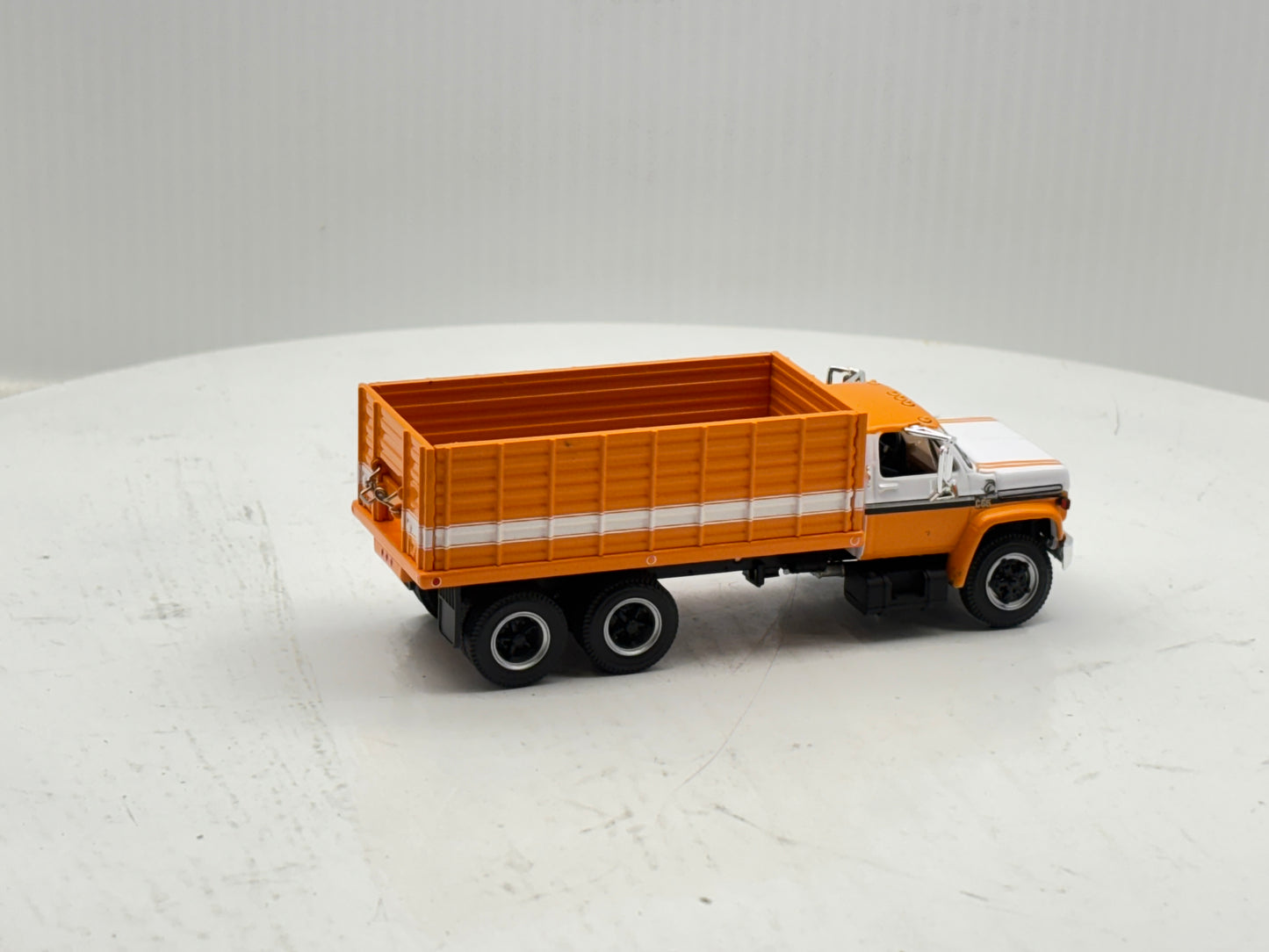 1/64 Chevrolet C65 Tandem Orange
