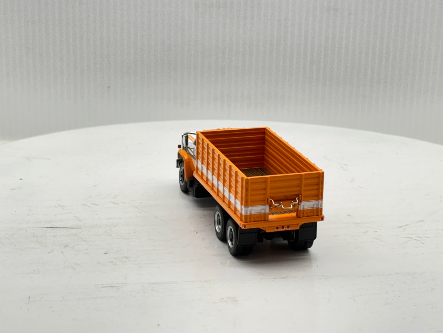 1/64 Chevrolet C65 Tandem Orange