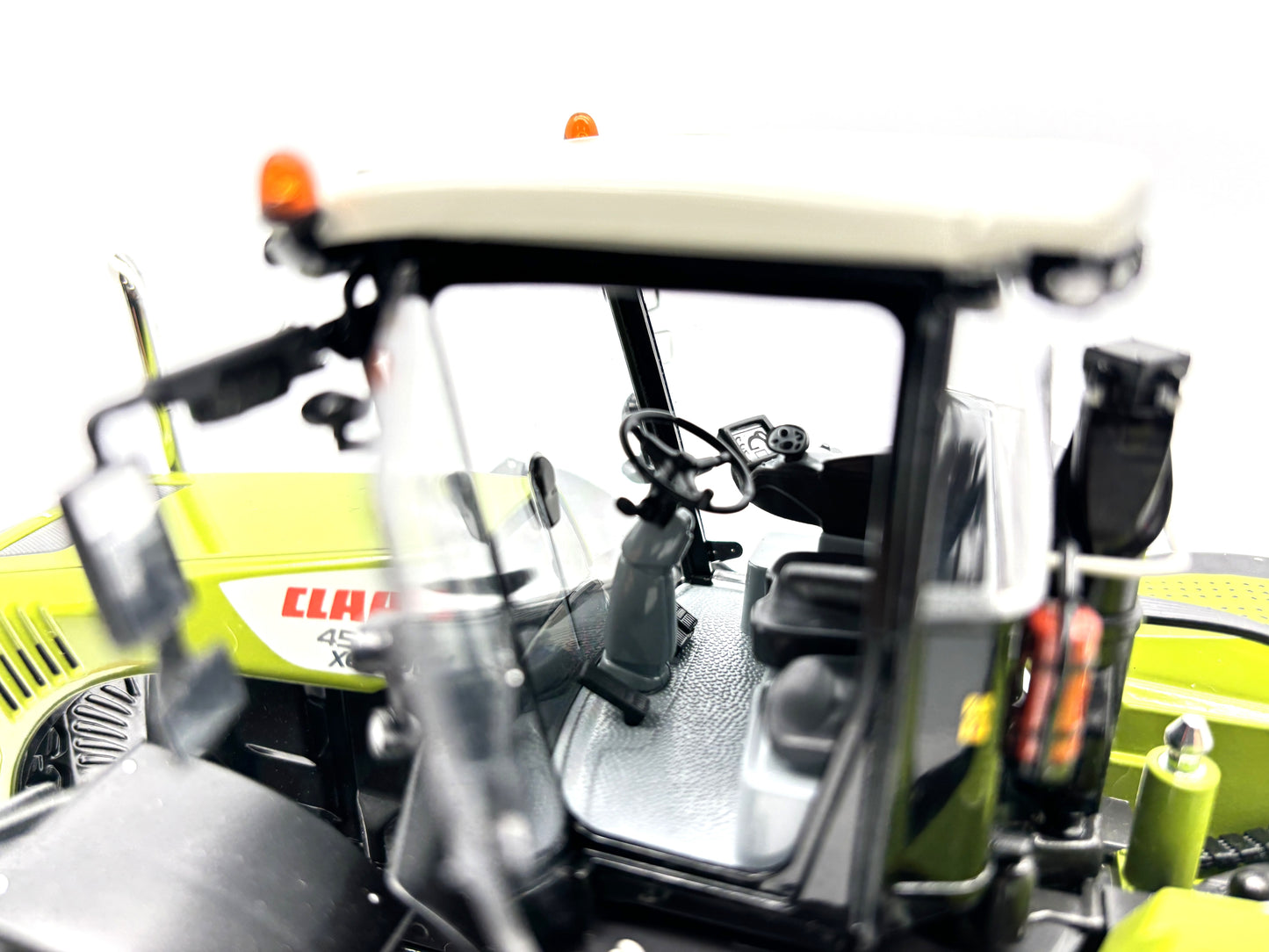 1/32 Claas 4500 Xerion