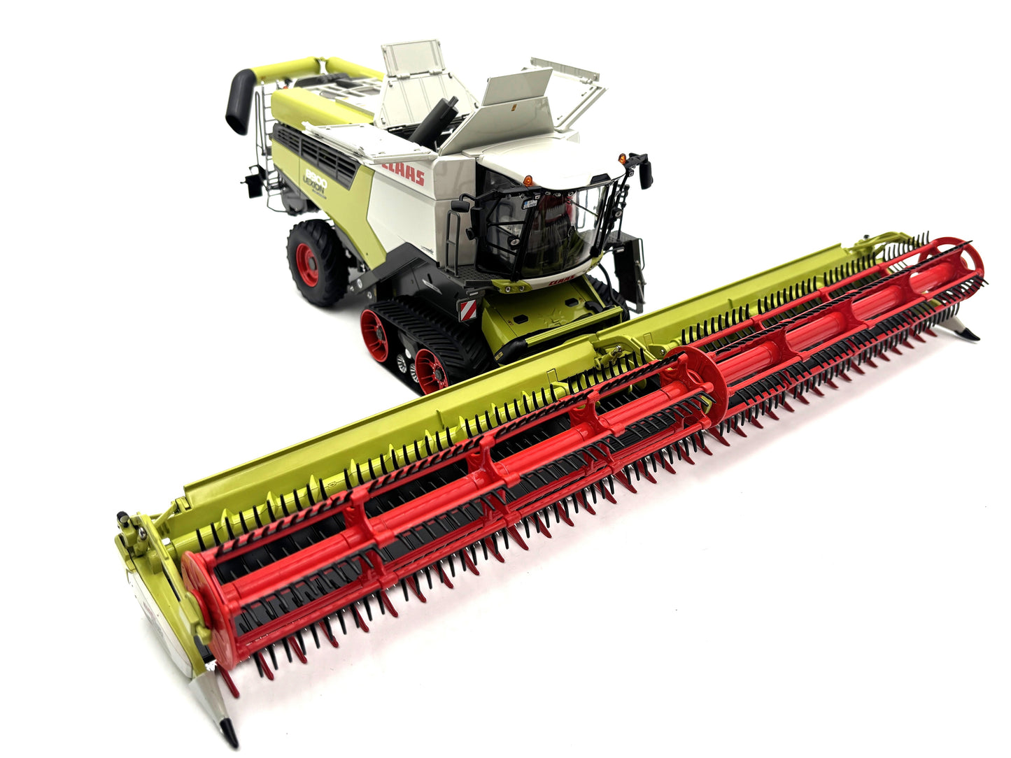 1/32 Claas 8900 TT