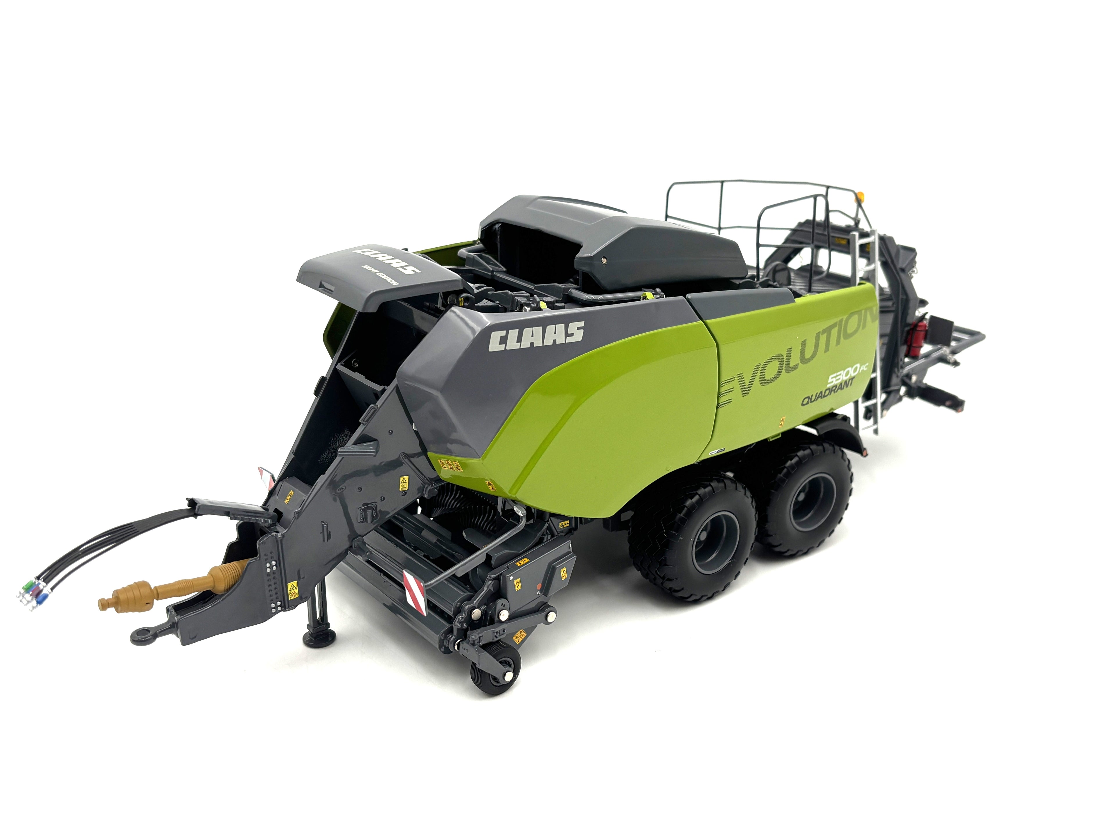 1/32 Claas Quadrant 5300FC "Night Edition"