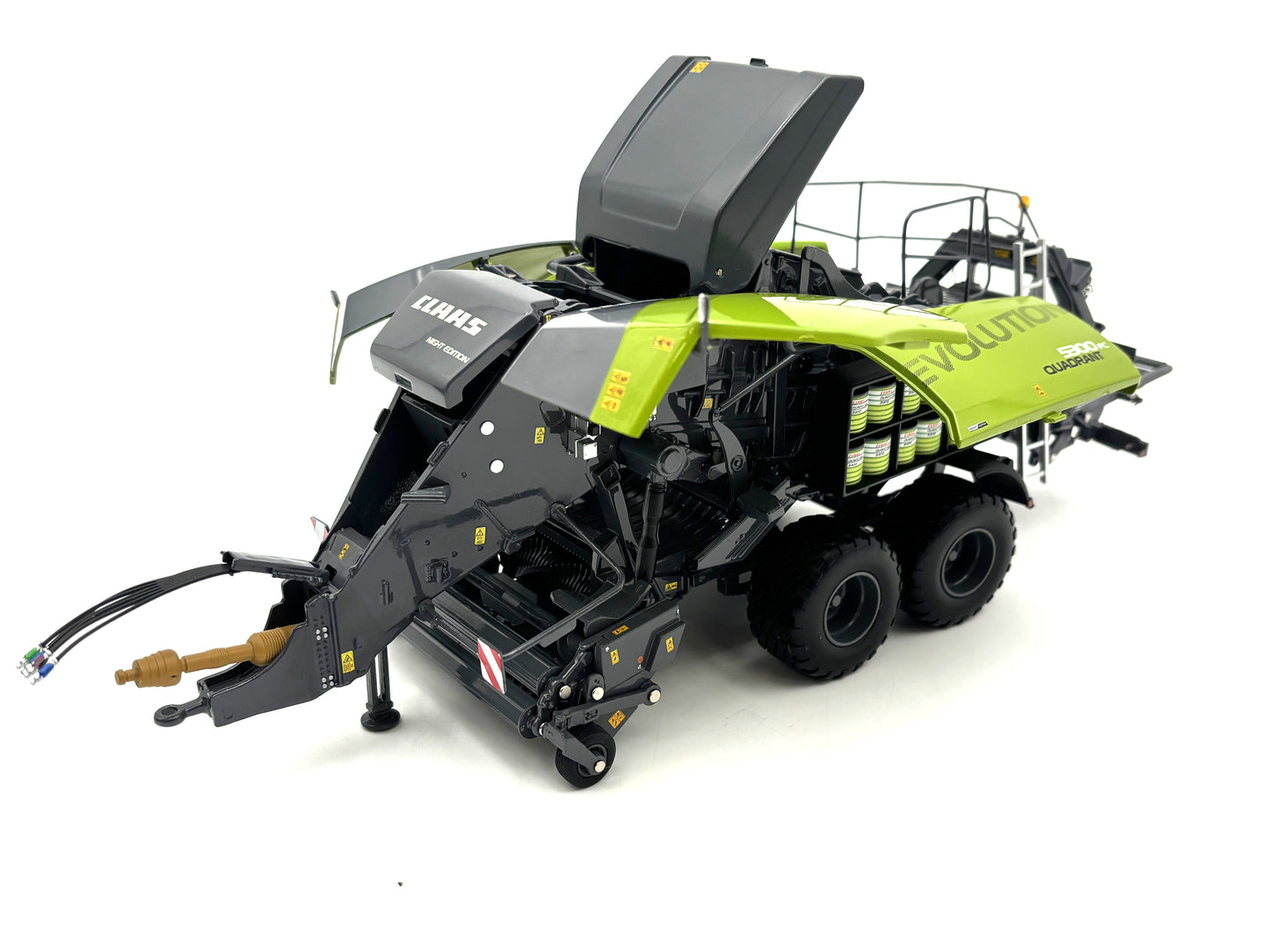 1/32 Claas Quadrant 5300FC "Night Edition"