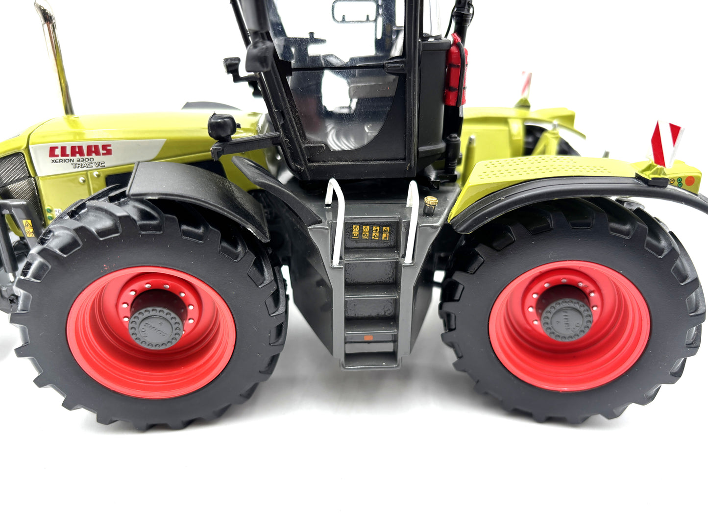 1/32 Claas Xerion 3300 Trac VC