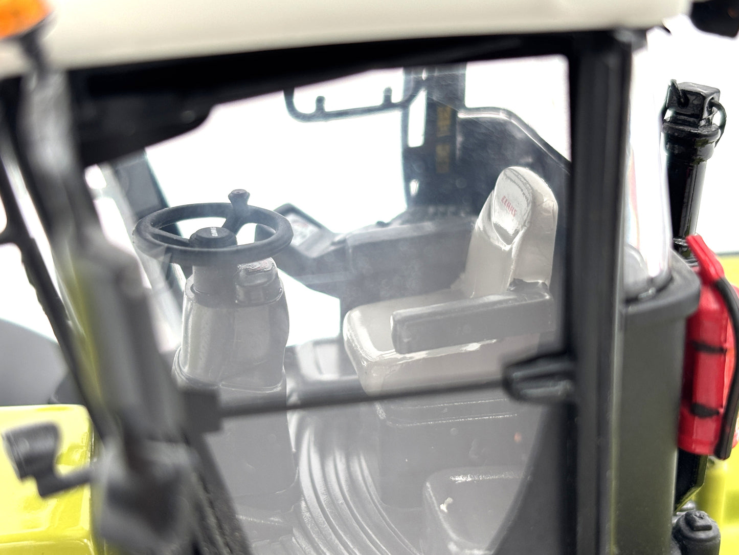 1/32 Claas Xerion 3300 Trac VC