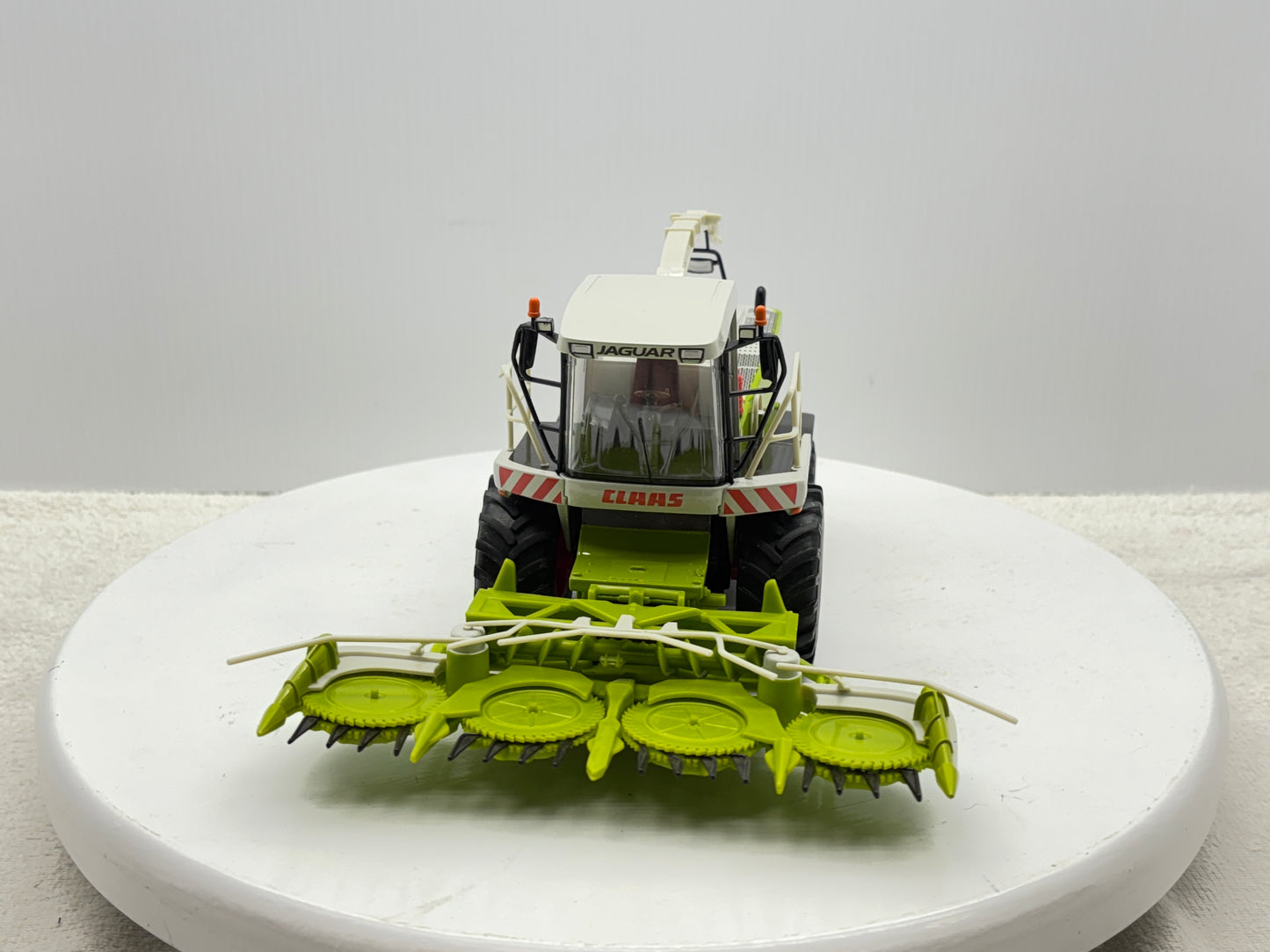 1/32 Claas Jaguar 900