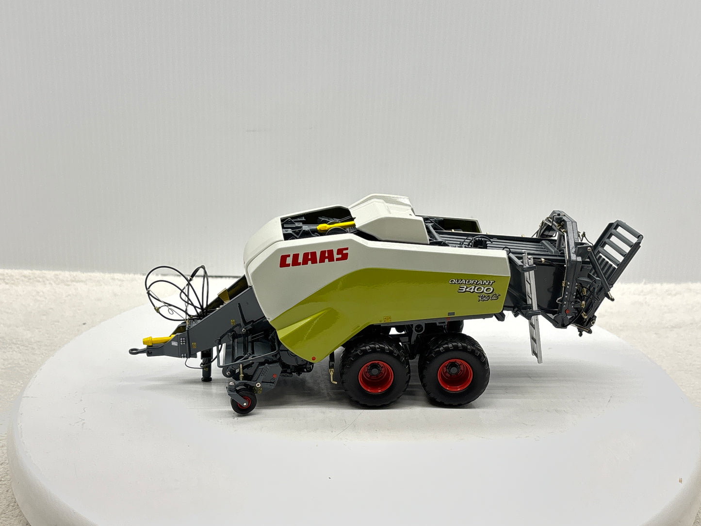 1/32  Claas Quadrant 3400 Roto Cut