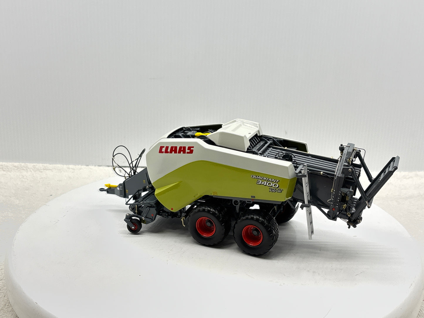 1/32  Claas Quadrant 3400 Roto Cut