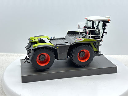 1/32 Claas Xerion 4000 Saddle Trac