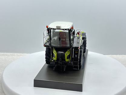 1/32 Claas Xerion 4000 Saddle Trac