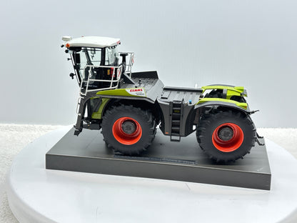 1/32 Claas Xerion 4000 Saddle Trac