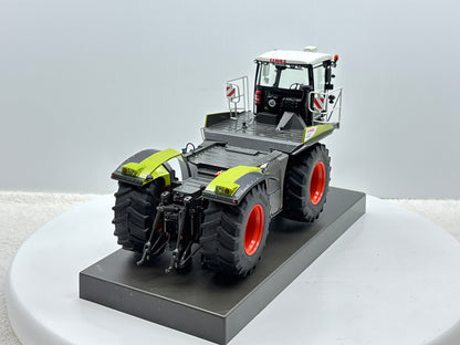 1/32 Claas Xerion 4000 Saddle Trac