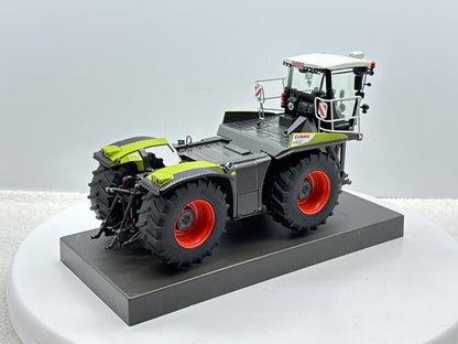 1/32 Claas Xerion 4000 Saddle Trac