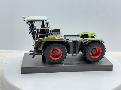 1/32 Claas Xerion 4000 Saddle Trac