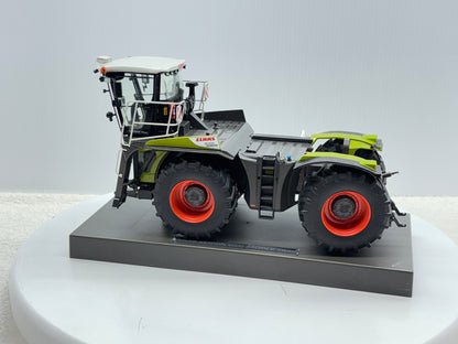 1/32 Claas Xerion 4000 Saddle Trac