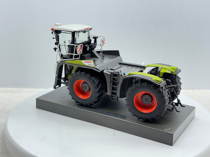 1/32 Claas Xerion 4000 Saddle Trac