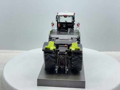 1/32 Claas Xerion 4000 Saddle Trac