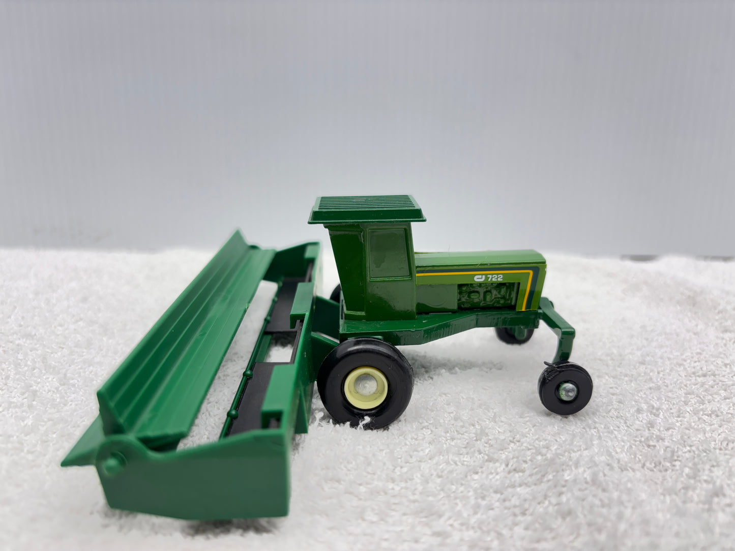 1/64 Co-op Implements 722 Swather