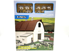1/64 Dairy Barn Farm Set