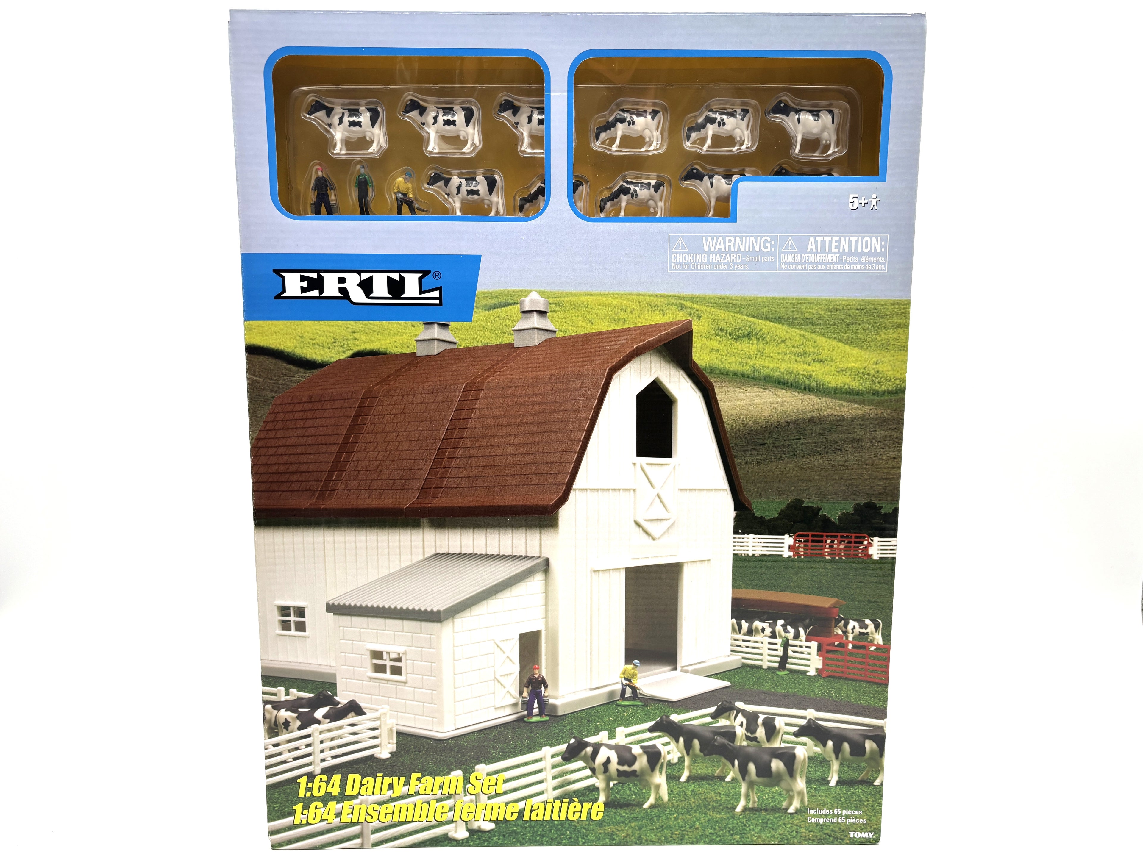 1/64 Dairy Barn Farm Set