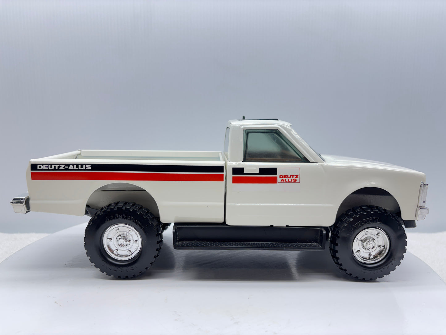 1/16 Deutz-Allis GMC Dealer Truck