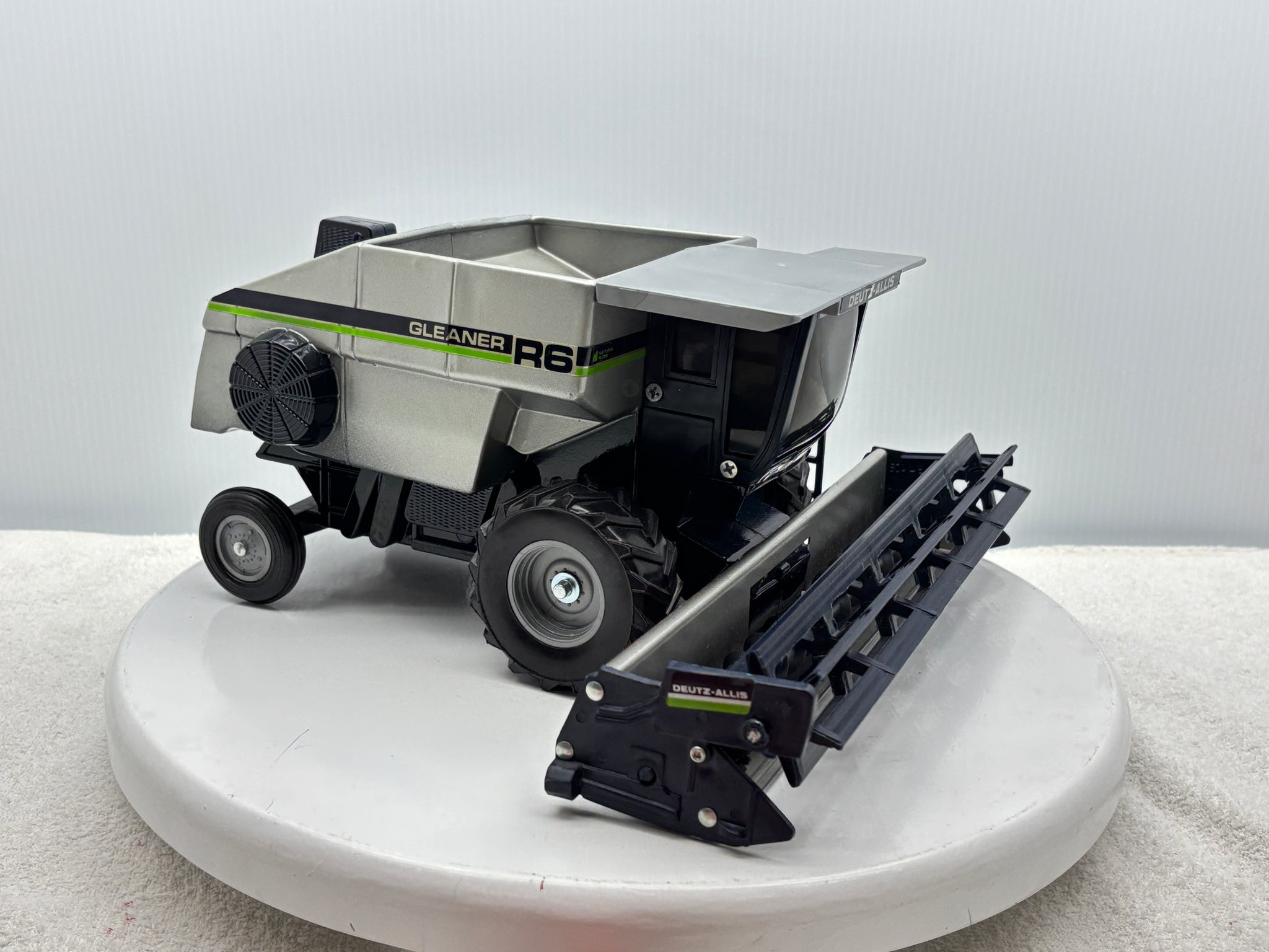 1/24 Deutz-Allis Gleaner R6 Green Stripe