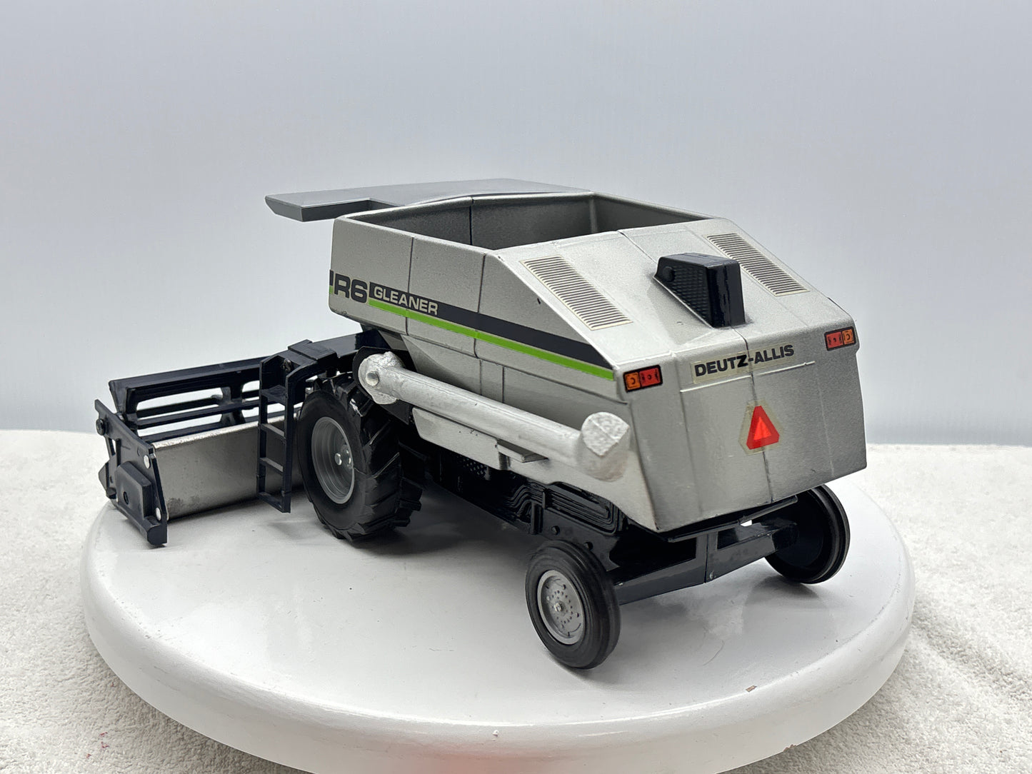 1/24 Deutz-Allis Gleaner R6 Green Stripe