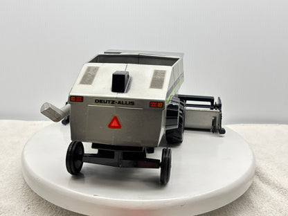 1/24 Deutz-Allis Gleaner R6 Green Stripe