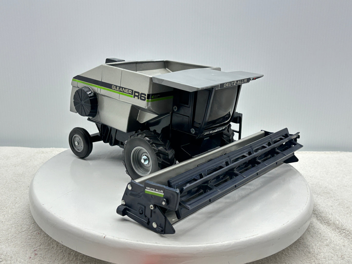 1/24 Deutz-Allis Gleaner R6 Green Stripe