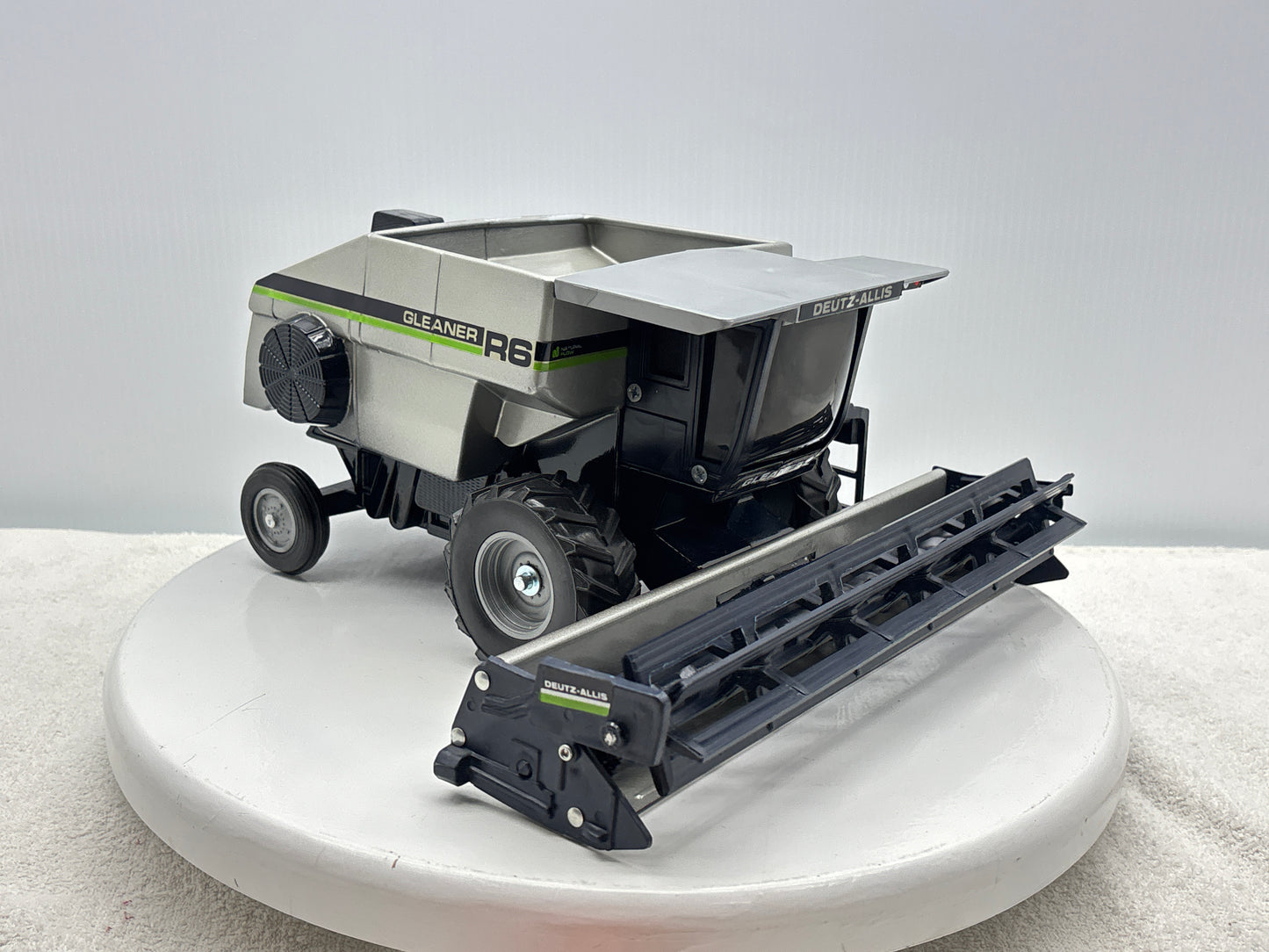1/24 Deutz-Allis Gleaner R6 Green Stripe