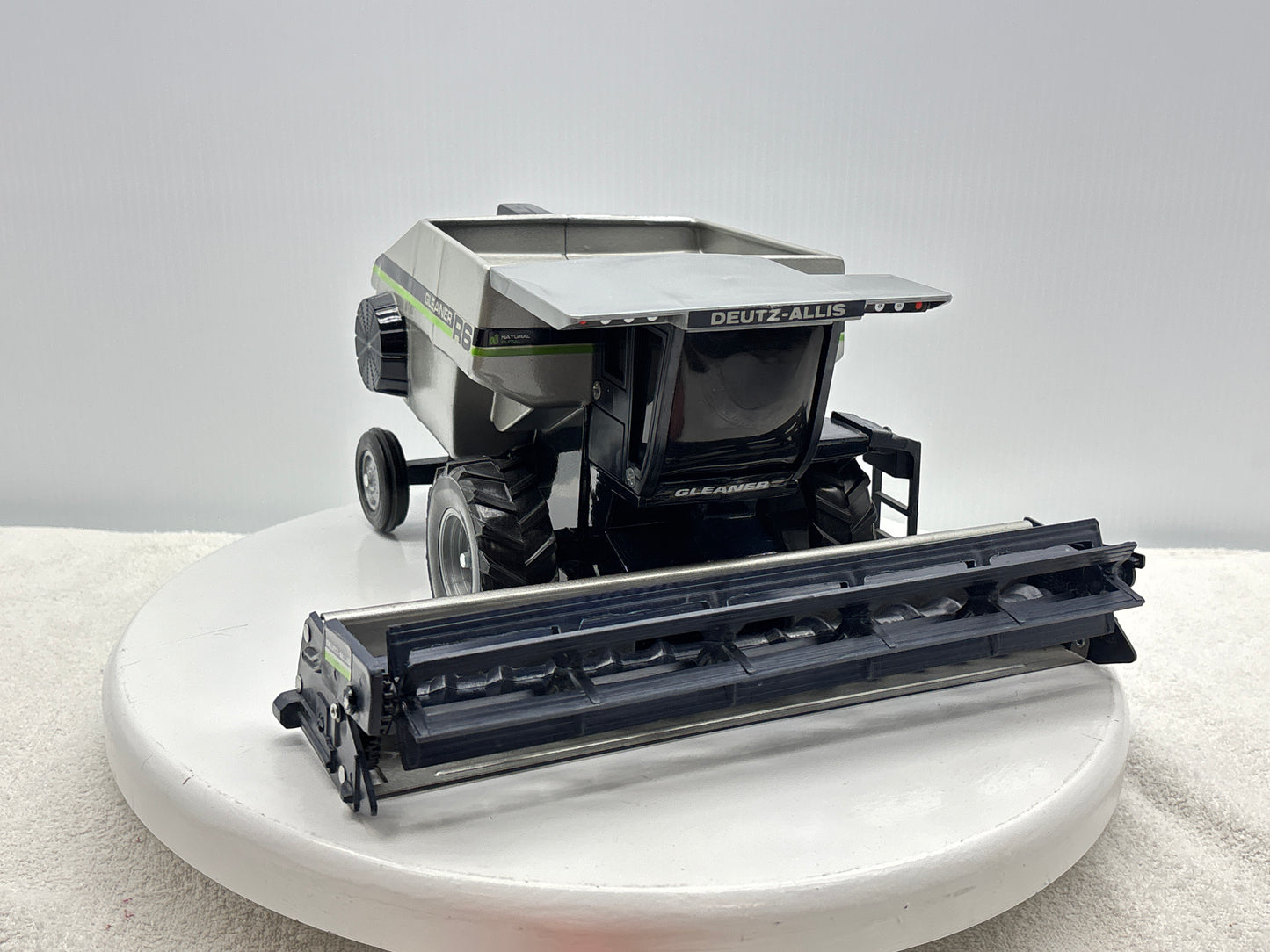 1/24 Deutz-Allis Gleaner R6 Green Stripe