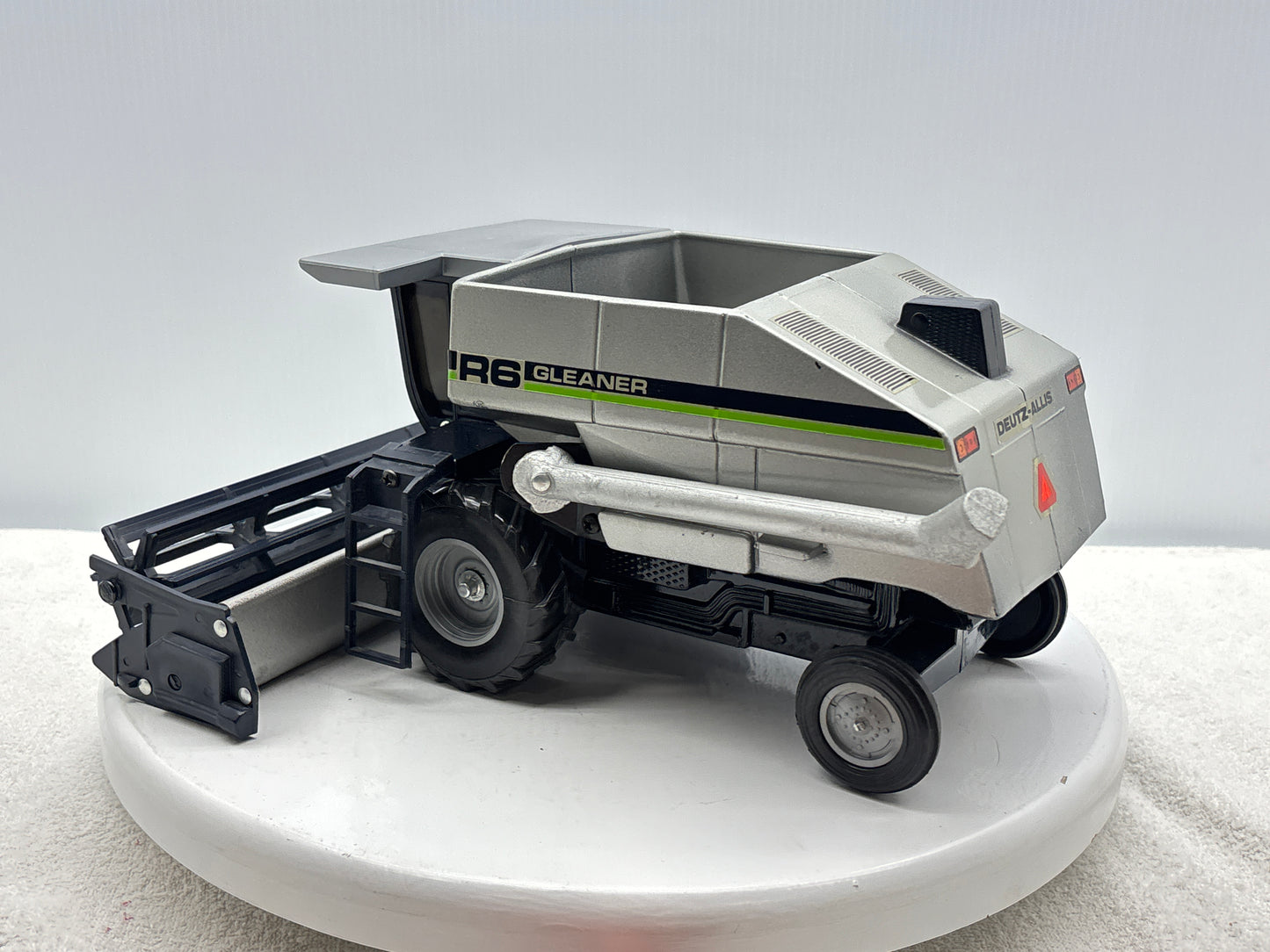 1/24 Deutz-Allis Gleaner R6 Green Stripe