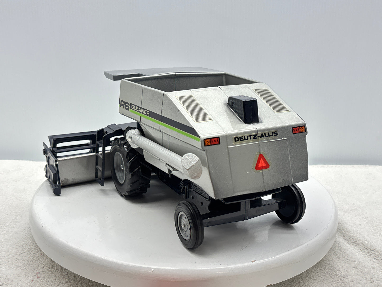 1/24 Deutz-Allis Gleaner R6 Green Stripe