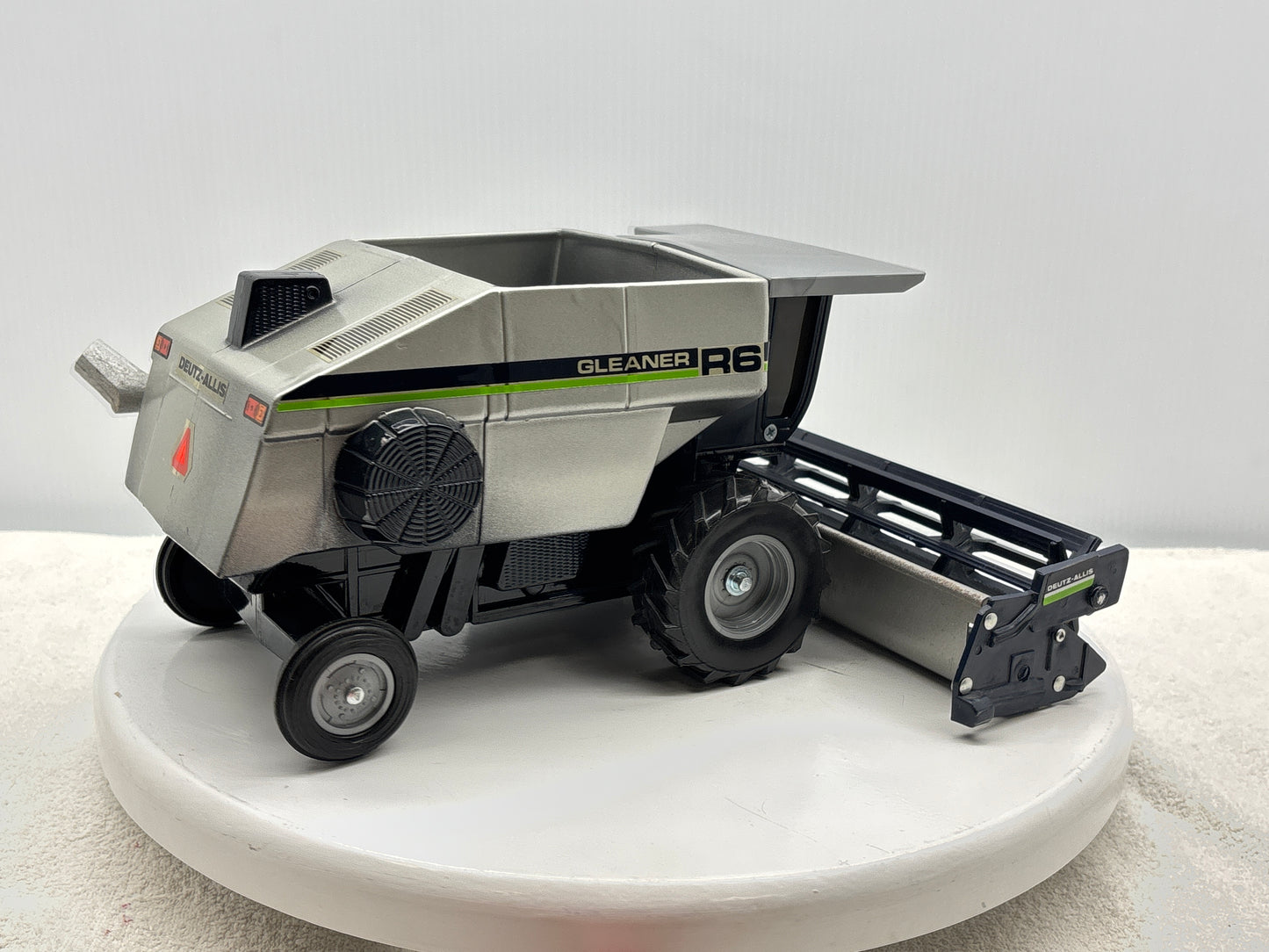 1/24 Deutz-Allis Gleaner R6 Green Stripe
