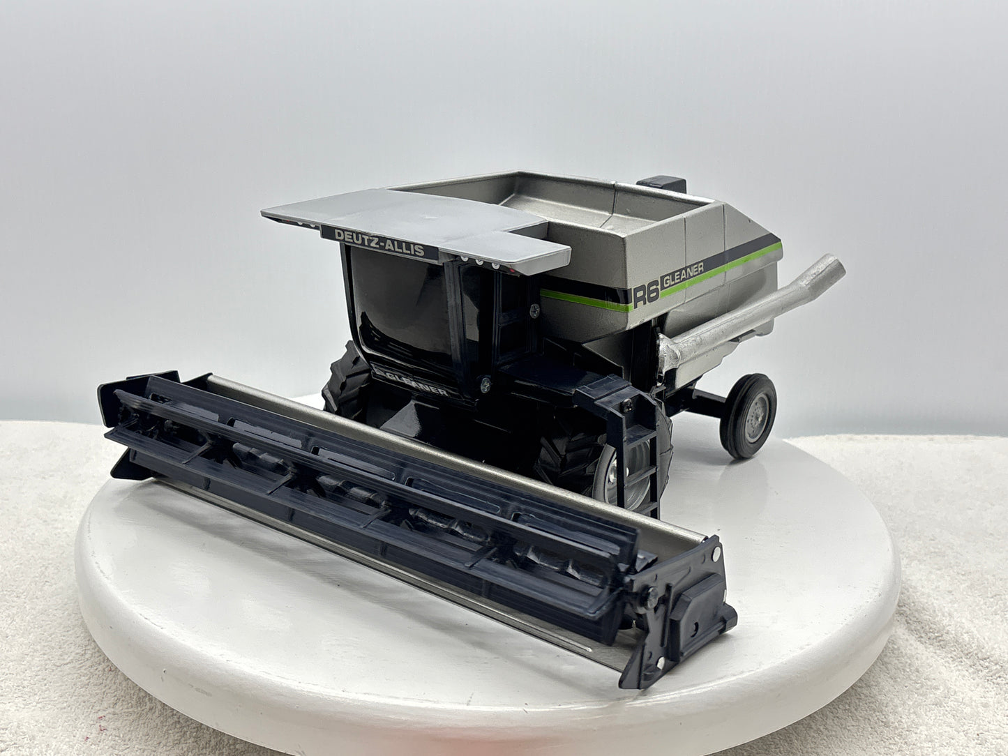 1/24 Deutz-Allis Gleaner R6 Green Stripe