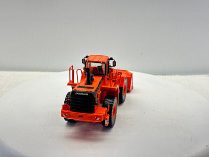 1/40 Doosan 400V Wheel Loader