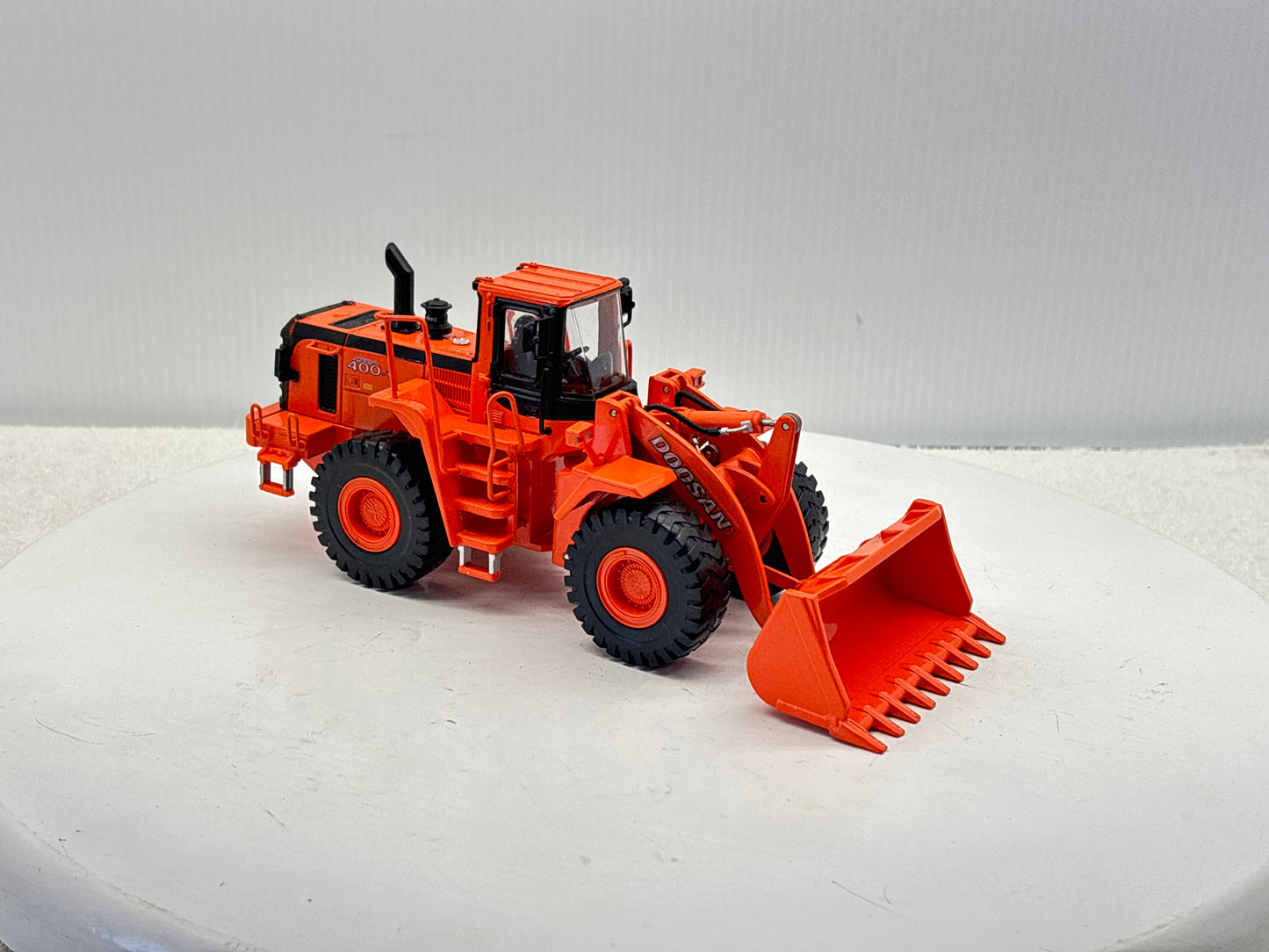 1/40 Doosan 400V Wheel Loader