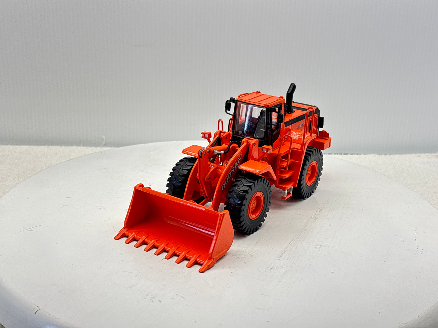 1/40 Doosan 400V Wheel Loader