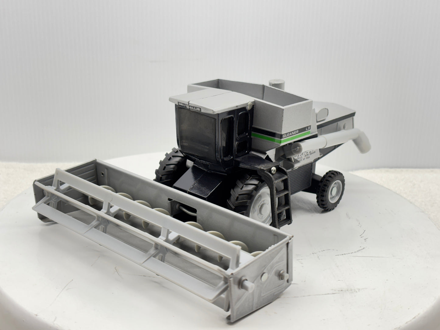 1/32 Duetz-Allis Gleaner L3 Green Stripe