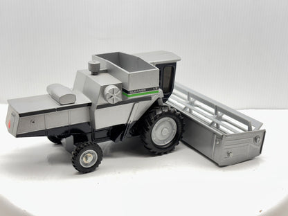 1/32 Duetz-Allis Gleaner L3 Green Stripe