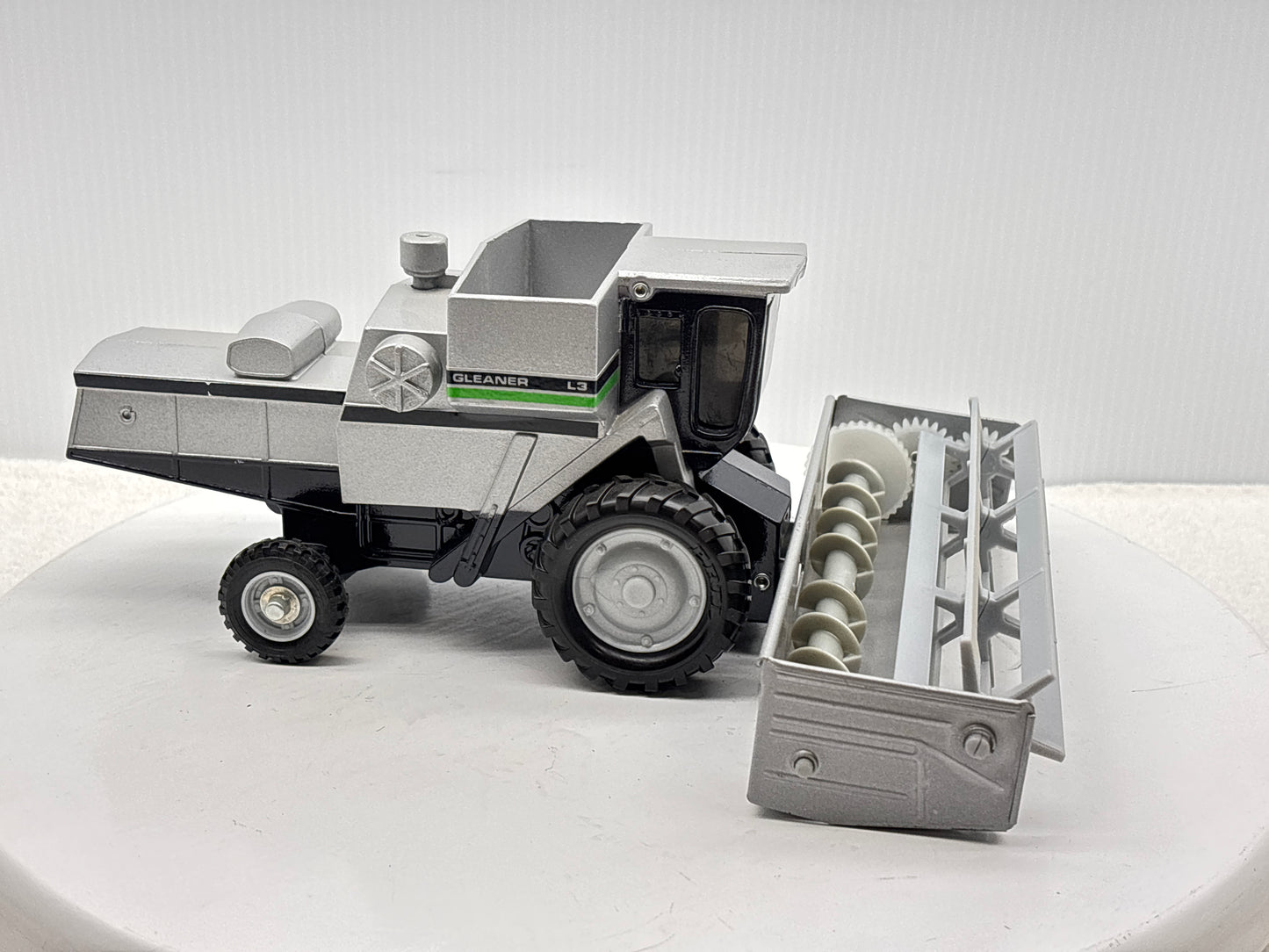 1/32 Duetz-Allis Gleaner L3 Green Stripe