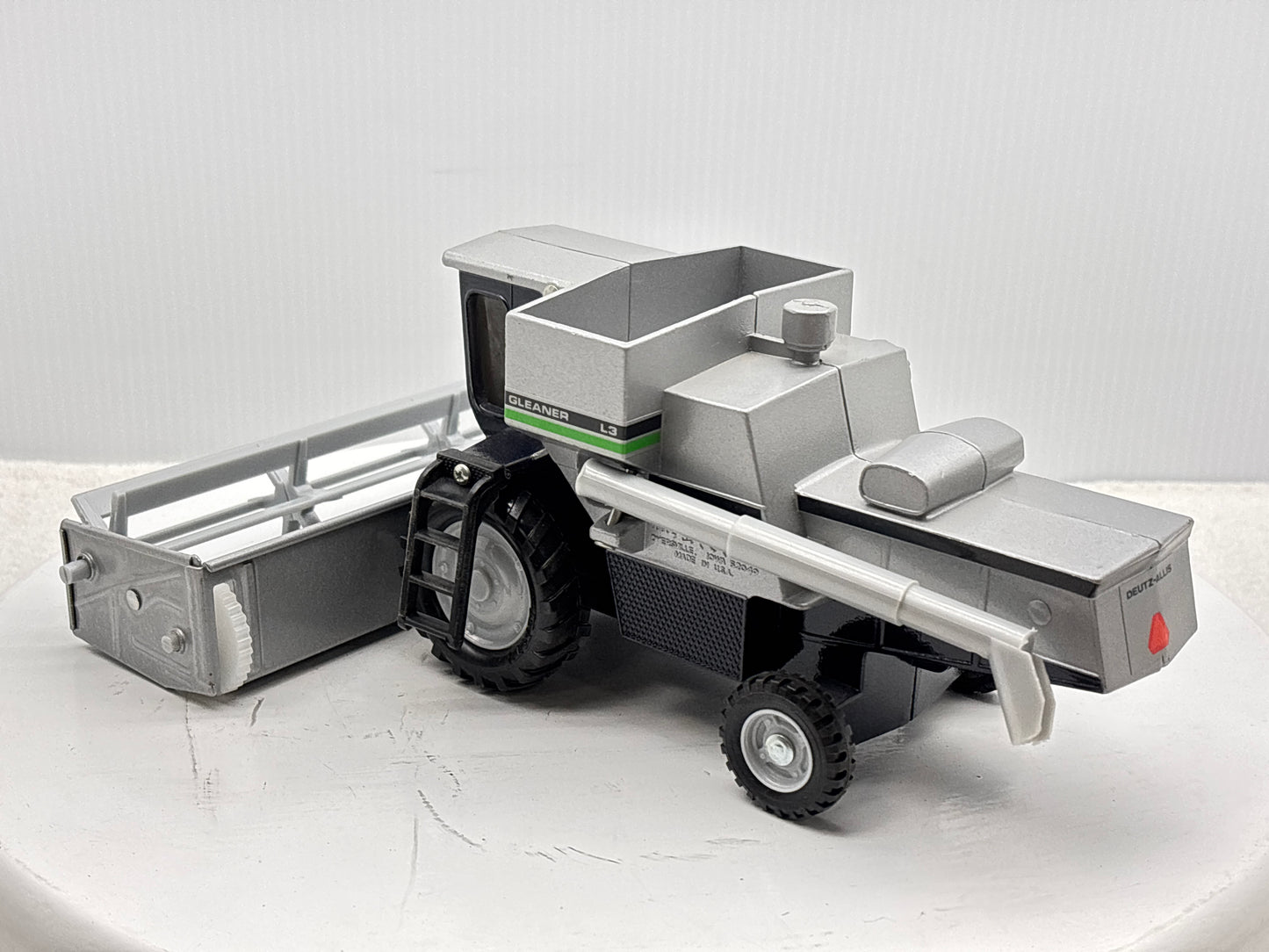 1/32 Duetz-Allis Gleaner L3 Green Stripe