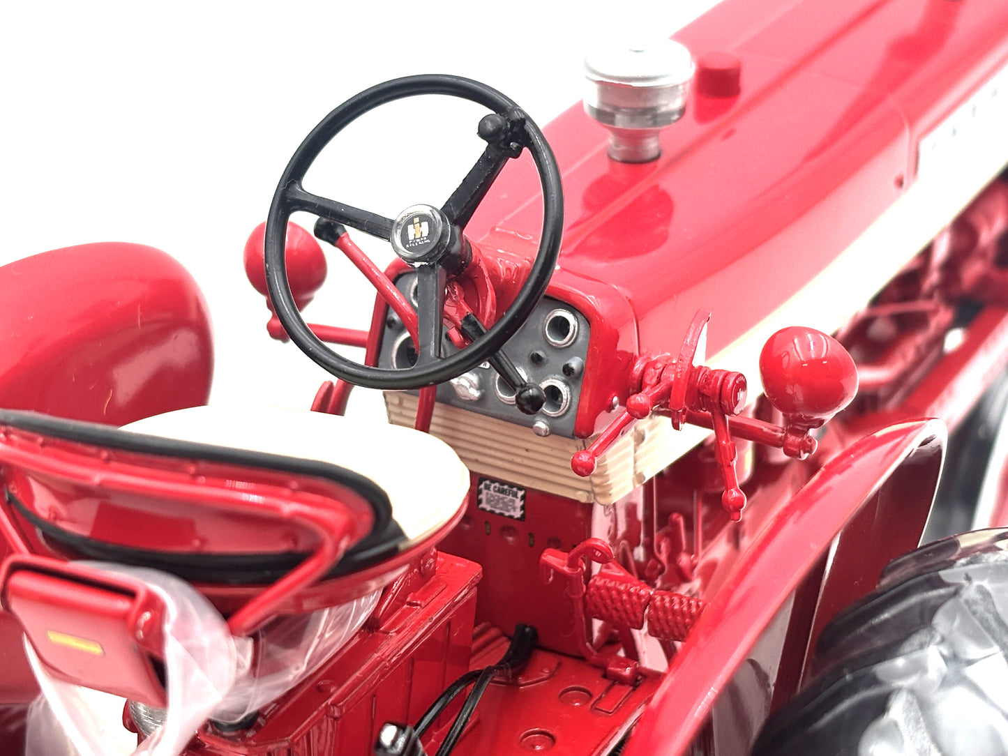 1/16 Farmall 460 Narrow Front Precision